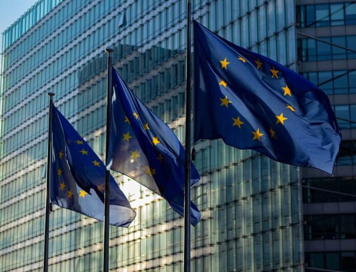 Commissione-Europea-Bruxelles-palazzo-bandiere
