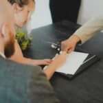 Factoring, leasing e credito alle famiglie: volano i finanziamenti nei primi mesi del 2025 firma-contratto-casa
