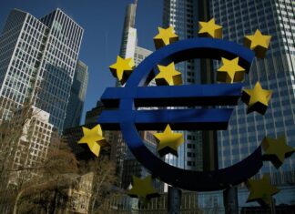 Bce: credito alle imprese più rigido, mutui ancora favoriti dalla concorrenza BCE-Francoforte