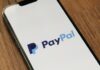 KKR amplia l’intesa con PayPal: 65 miliardi di euro di prestiti BNPL in Europa PayPal-smartphone