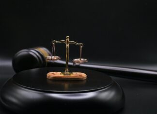 Composizione negoziata, misure protettive anche con attività sospesa gavel-bilancia-legge