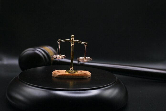 gavel-bilancia-legge