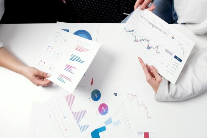 financial-report-desk