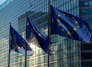 Europa: raggiunto accordo per direttiva sull’insolvenza UE-Bruxelles-bandiere-Europa