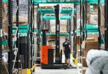 Inps: imprese italiane in crescita nel 2024 impresa-muletto-magazzino