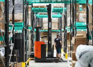 Inps: imprese italiane in crescita nel 2024 impresa-muletto-magazzino