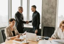 Composizione negoziata della crisi, strumento sempre più “neutro”, dice Assonime handshake-composizione-negoziata-accordo