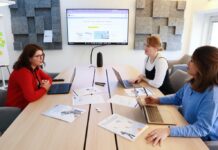 Imprese femminili, l’Italia prima in Europa secondo la CGIA di Mestre imprenditrice-donna-meeting