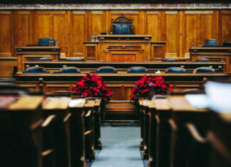 Decreti ingiuntivi non sufficienti a dichiarare la crisi «irreversibile» dell’impresa sala-giudiziaria