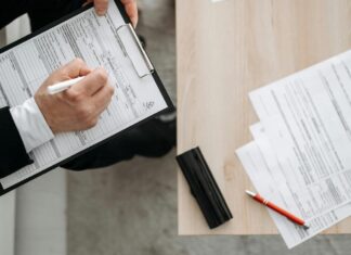 Cessione del quinto: quasi dimezzati i ricorsi presentati all’ABF nel terzo trimestre 2025 documenti-finanziari-firma