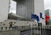 Francia: record di fallimenti aziendali nel 2025 Paris-La-Défense-bandiera