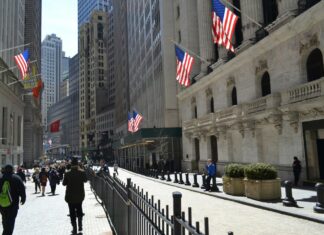 Usa: sempre più in tensione il mercato degli immobili commerciali USA-financial-district