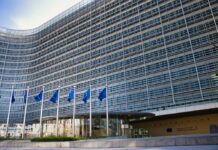 Europa: dal 2008 al 2022 approvati da Bruxelles aiuti di Stato alle banche per € 6.811 miliardi european-commission-building-Bruxelles