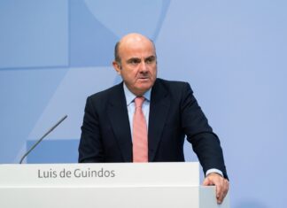 BCE, de Guindos: tassi legati all’impatto del petrolio sull’inflazione di fondo Luis-de-Guindos-BCE