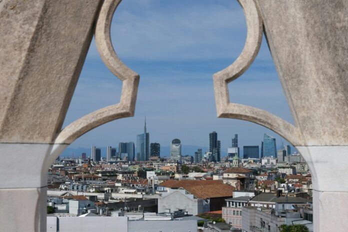Milano-skyline-dal-Duomo