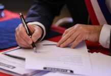 Codice della crisi: in consultazione circolare Agenzia delle Entrate firma-documento-legale