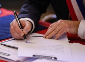 Codice della crisi: in consultazione circolare Agenzia delle Entrate firma-documento-legale