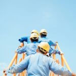 CEE: nelle insolvenze forti differenziazioni tra i diversi Paesi industrial-workers-manufacturing-line-europe