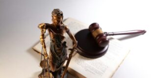 judge-gavel-law-books