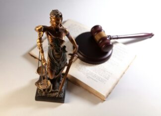 Pene sostitutive: in caso di insolvenza delle pene pecuniarie “principali” possibili anche i domiciliari judge-gavel-law-books
