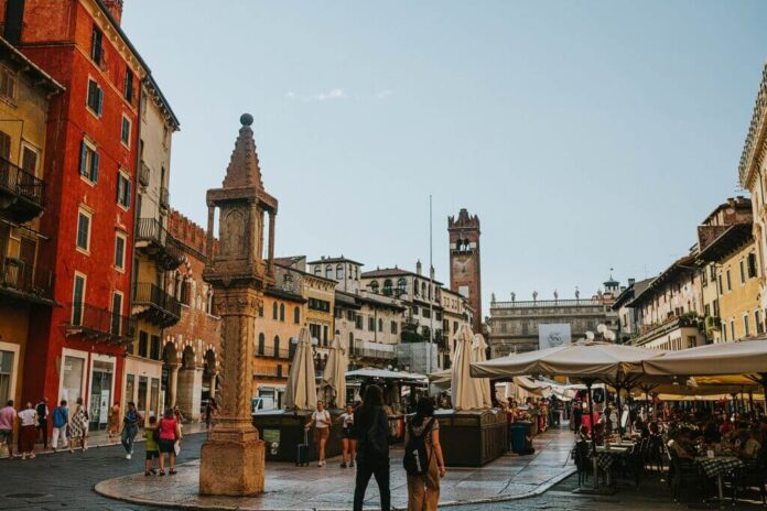 Analisi del rischio insolvenza delle imprese venete con dati economici e finanziari.