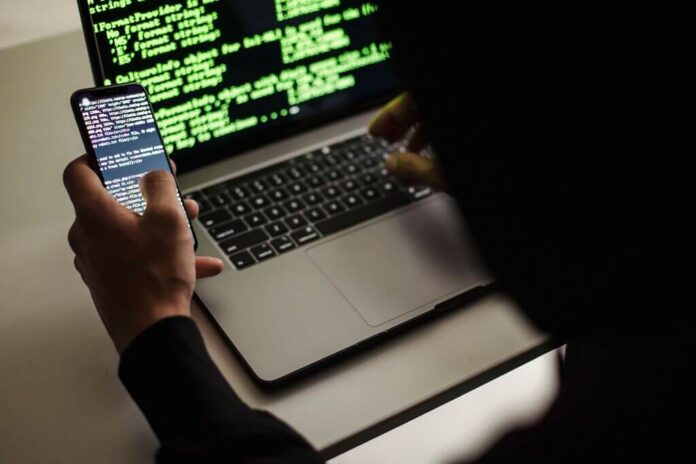 Truffe bancarie con voci clonate dall’intelligenza artificiale nei casi Fideuram e Banca Ifis