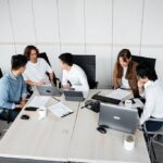 Lavoro, 539mila assunzioni previste a ottobre: crescono turismo e agricoltura Lavoratori in azienda durante le assunzioni previste in Italia a ottobre 2026