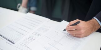 Documenti legali relativi all’esdebitazione del debitore incapiente e alla disciplina fiscale dell’imposta di registro.