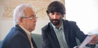 I risparmi degli americani alimentano il credito privato Consulente finanziario illustra il funzionamento delle rendite indicizzate e degli investimenti nel credito privato.